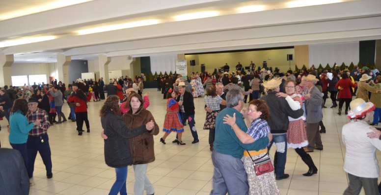 Festa na Roça: Tradicional Festa Junina reúne 2 mil idosos em Chapecó