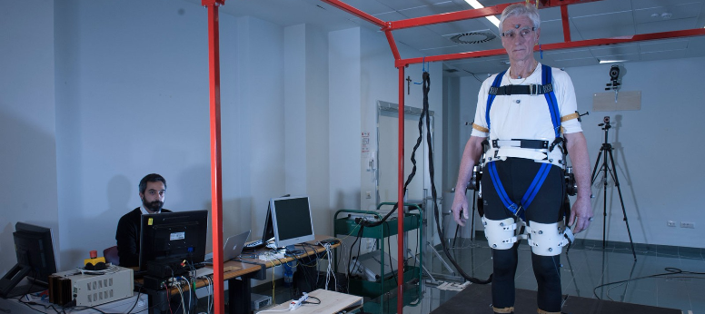Cientistas criam exoesqueleto robótico que evita quedas de idosos